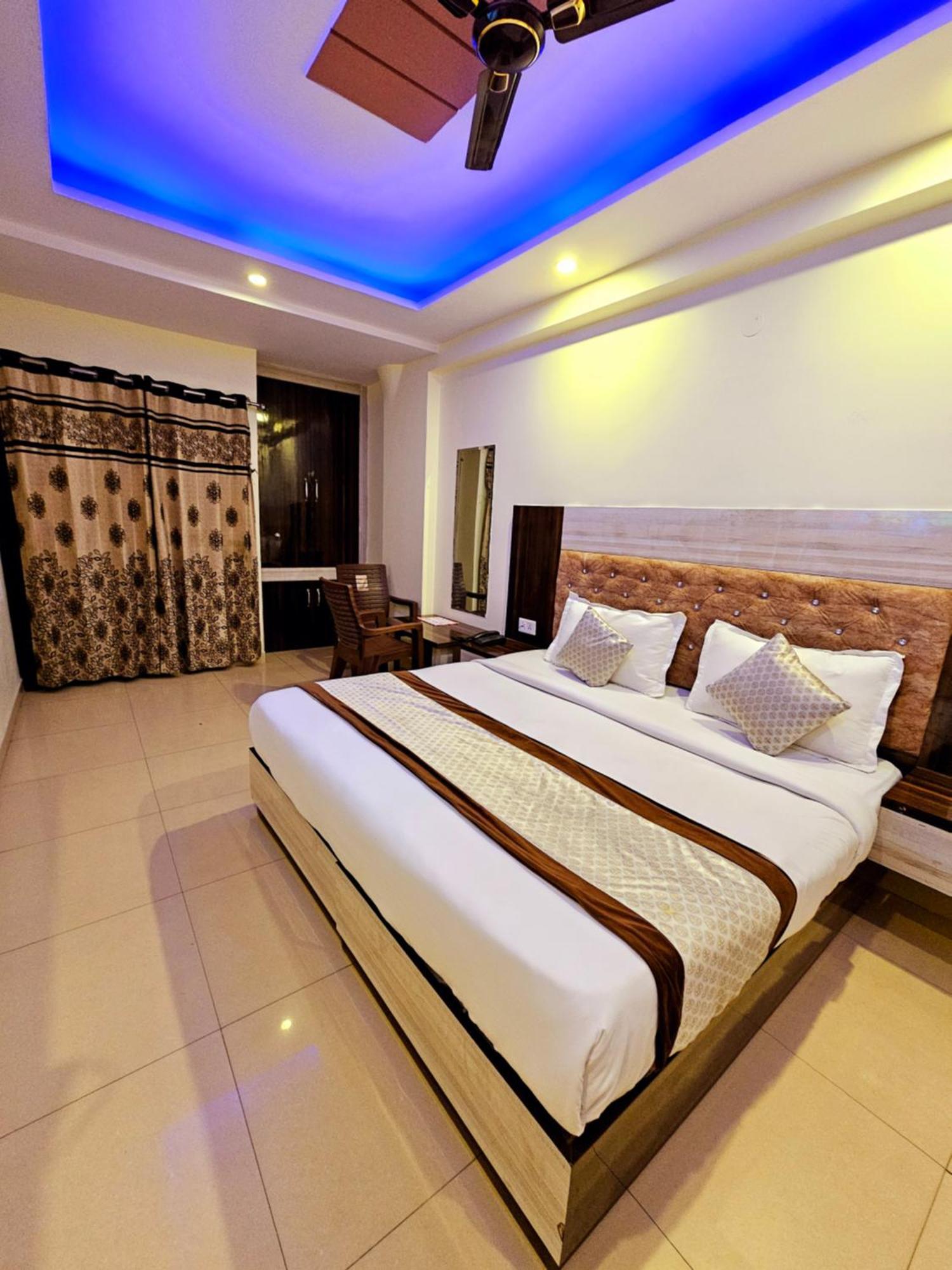Hotel Crystal Inn Plaza Delhi Airport New Delhi Exterior photo